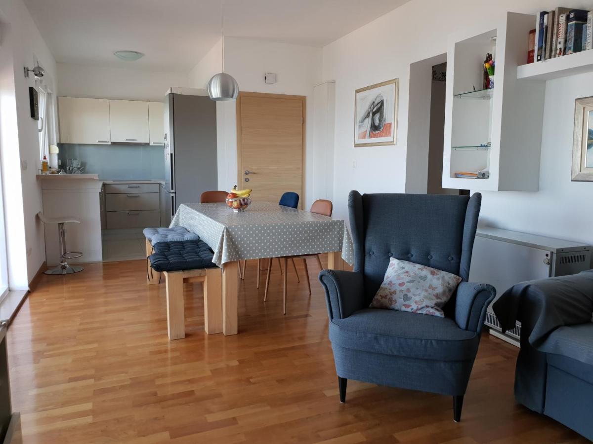 Cozy Apartments With Seafront Terraces Omis Exterior photo