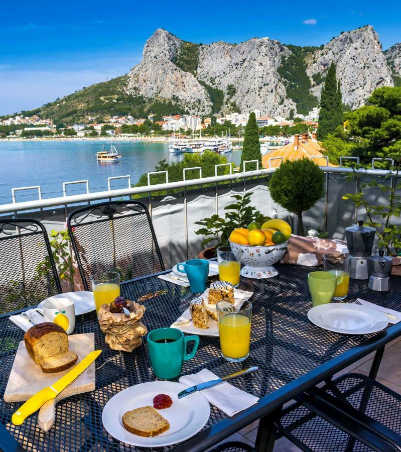 Cozy Apartments With Seafront Terraces Omis Exterior photo